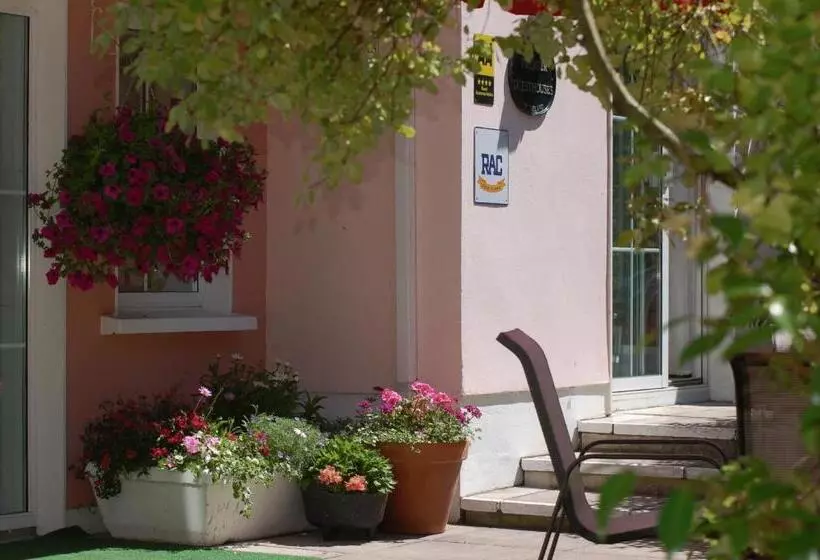 The Grove Lodge Guesthouse