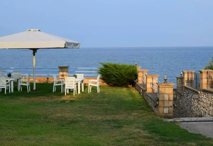 Alexandros Seaside Family Apartments & Villas   Paradise, 7  From Petalidi