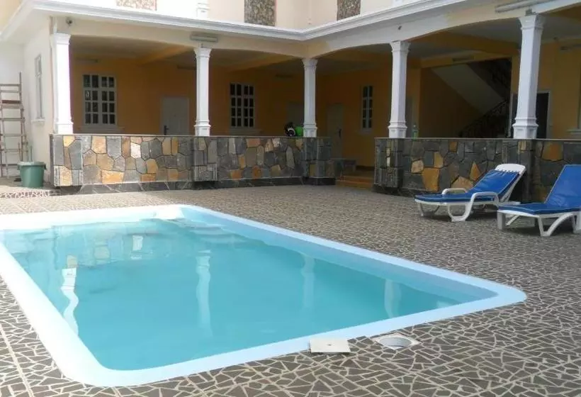 هتل Auberge Les Lilas