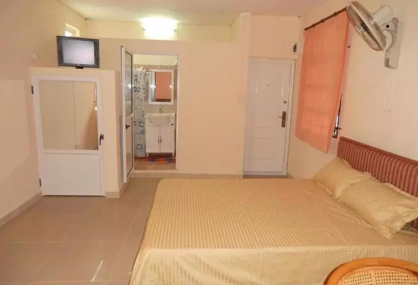 هتل Auberge Les Lilas