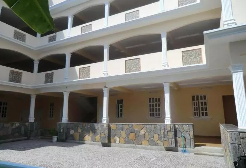 هتل Auberge Les Lilas