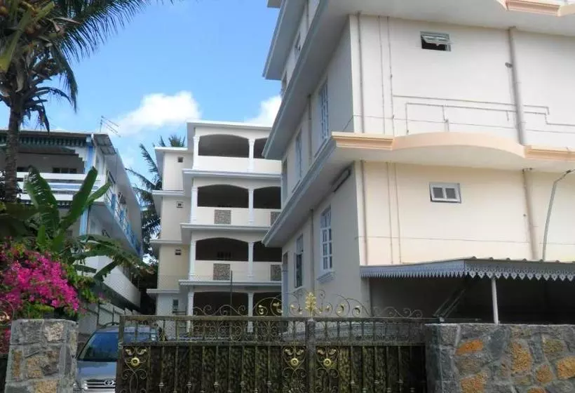 هتل Auberge Les Lilas