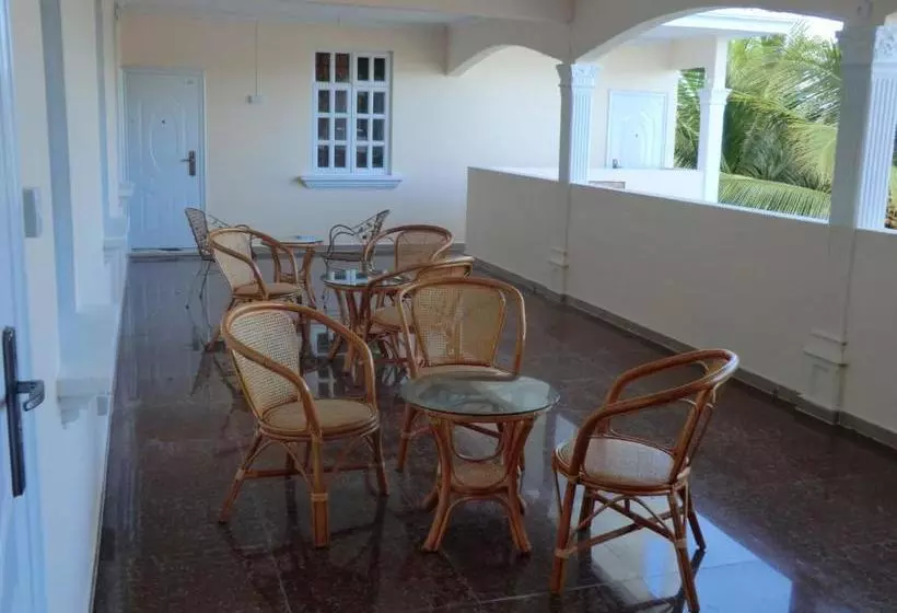 هتل Auberge Les Lilas