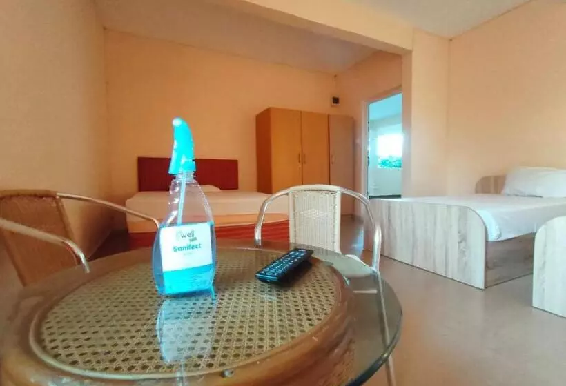 هتل Auberge Les Lilas