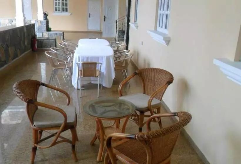 هتل Auberge Les Lilas