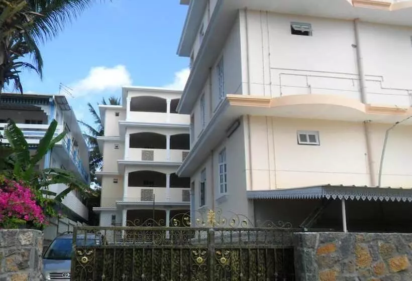 هتل Auberge Les Lilas