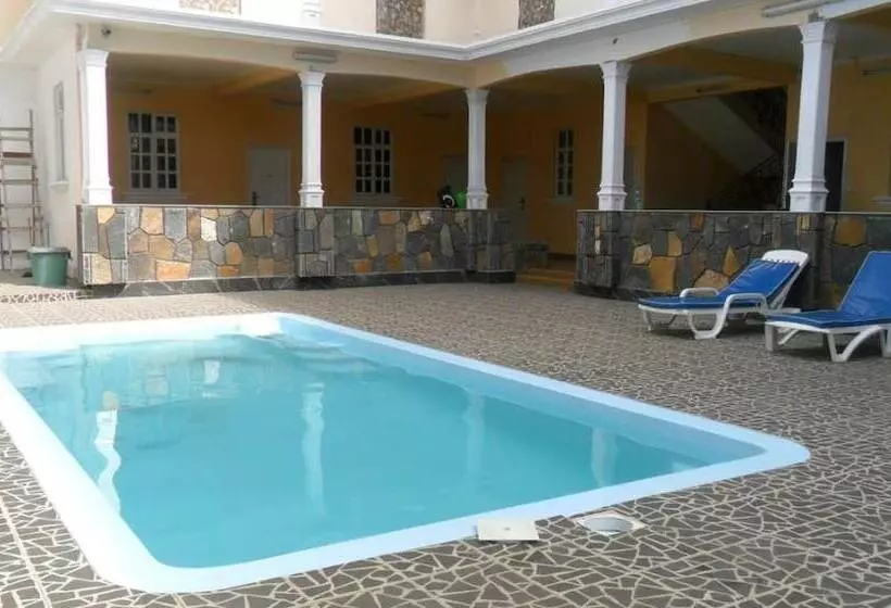 هتل Auberge Les Lilas