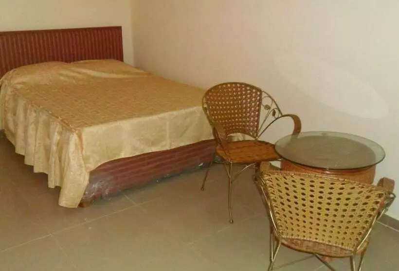 هتل Auberge Les Lilas