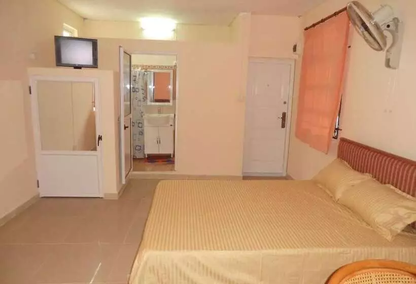 هتل Auberge Les Lilas