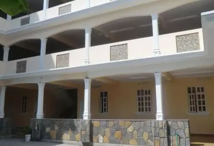 هتل Auberge Les Lilas