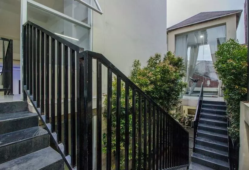 Hotelli Reddoorz Premium @ Ampera Raya 2