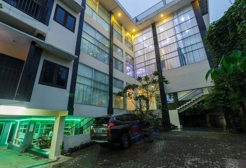 בית מלון כפרי Reddoorz Premium @ Ampera Raya 2