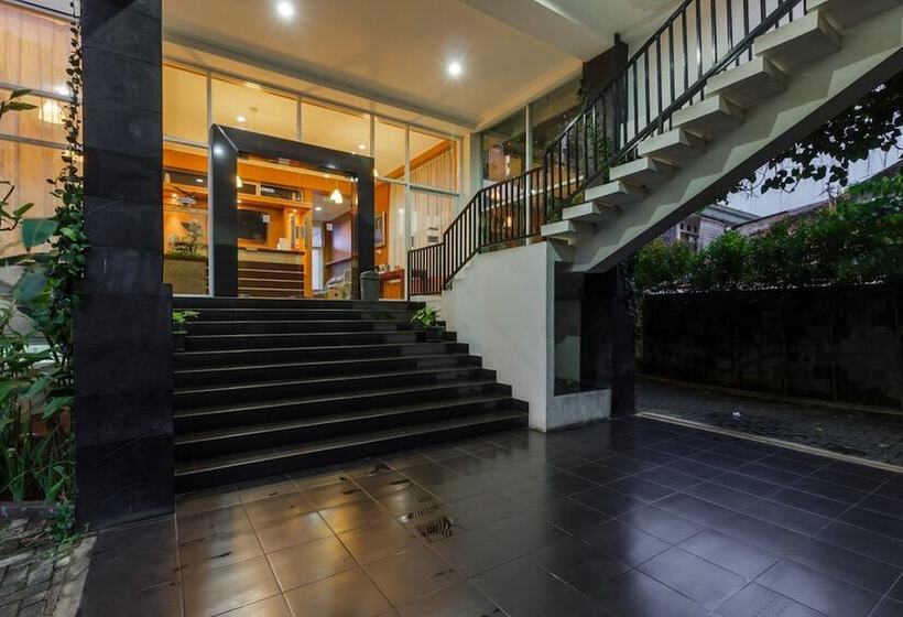 בית מלון כפרי Reddoorz Premium @ Ampera Raya 2