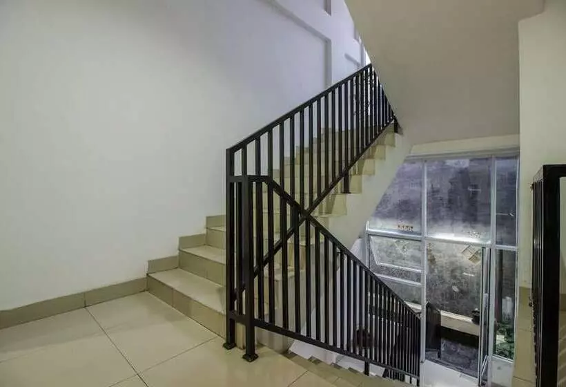 Hotelli Reddoorz Premium @ Ampera Raya 2