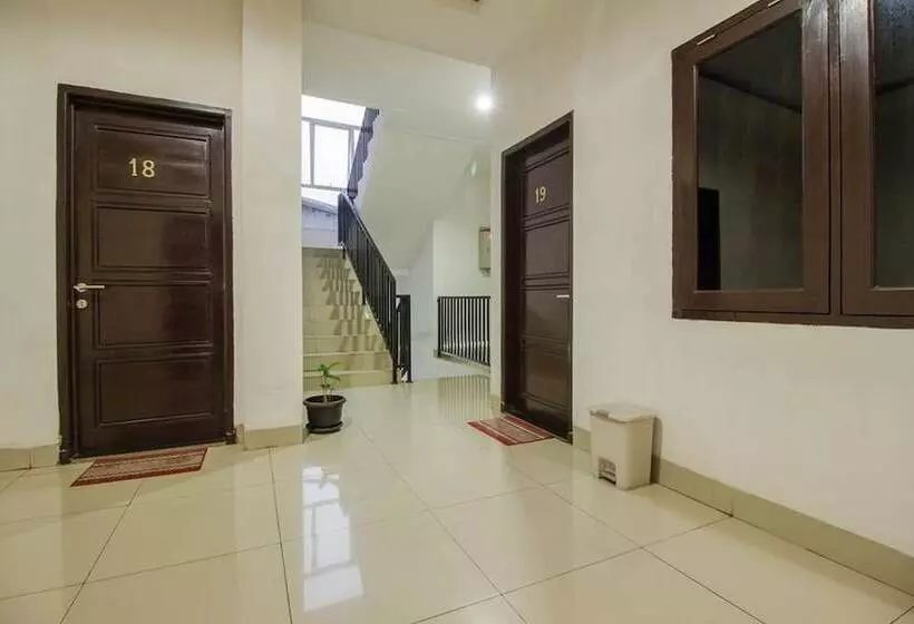 Hotelli Reddoorz Premium @ Ampera Raya 2