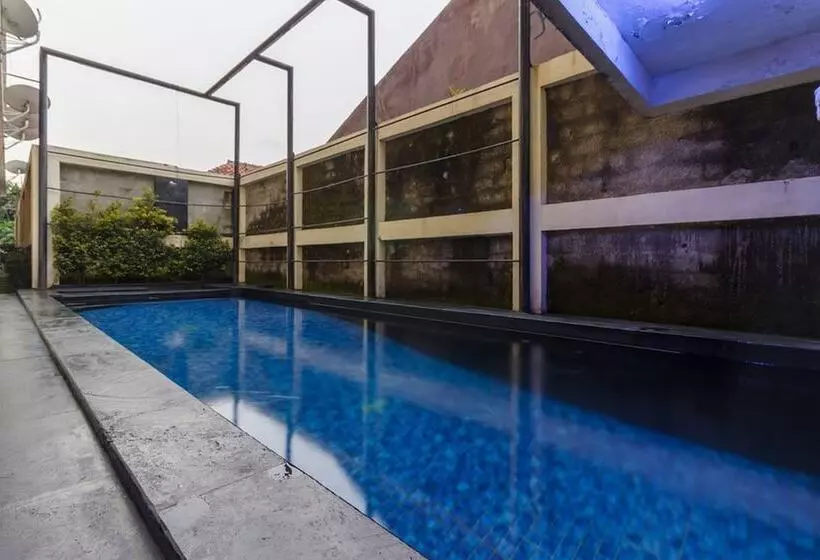 Hotelli Reddoorz Premium @ Ampera Raya 2