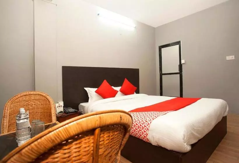 هتل Yunik By Oyo Rooms