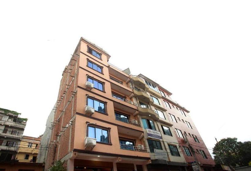 هتل Yunik By Oyo Rooms