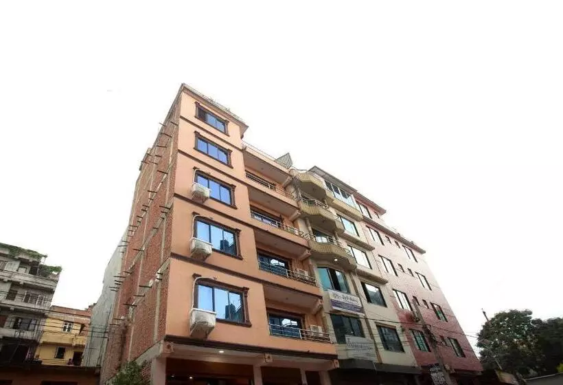 هتل Yunik By Oyo Rooms