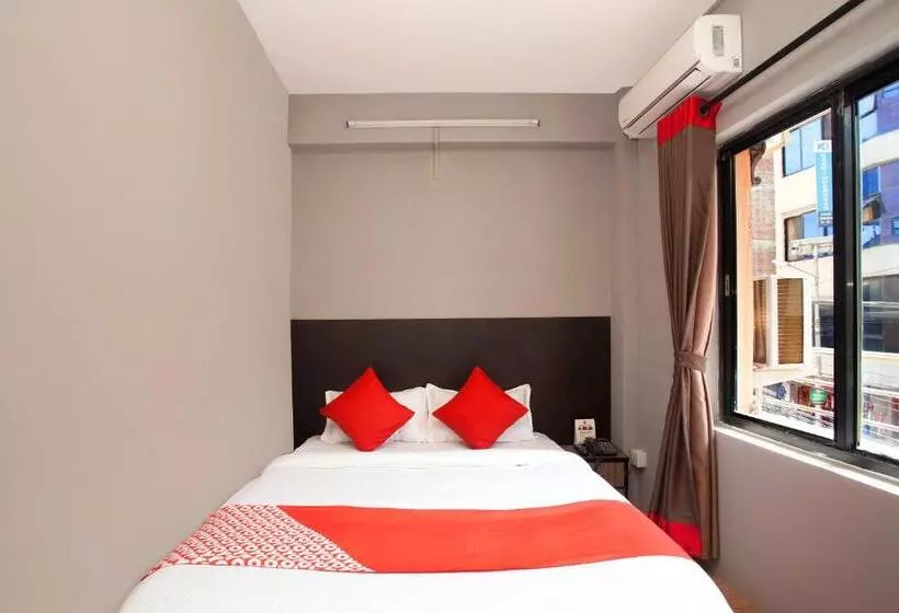 هتل Yunik By Oyo Rooms
