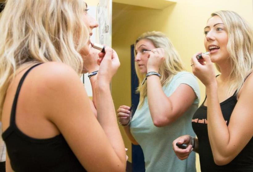 Wesley Art Studio Paint & Stay Plus Tour  Hostel