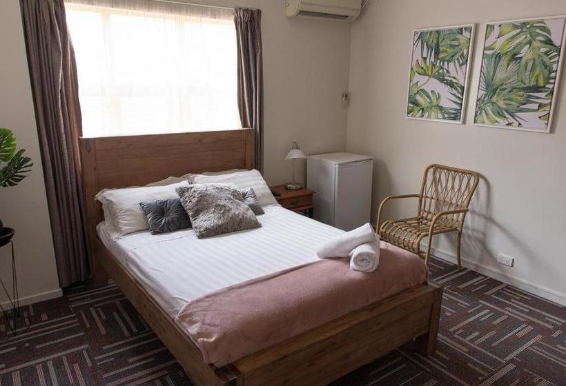 Wesley Art Studio Paint & Stay Plus Tour  Hostel