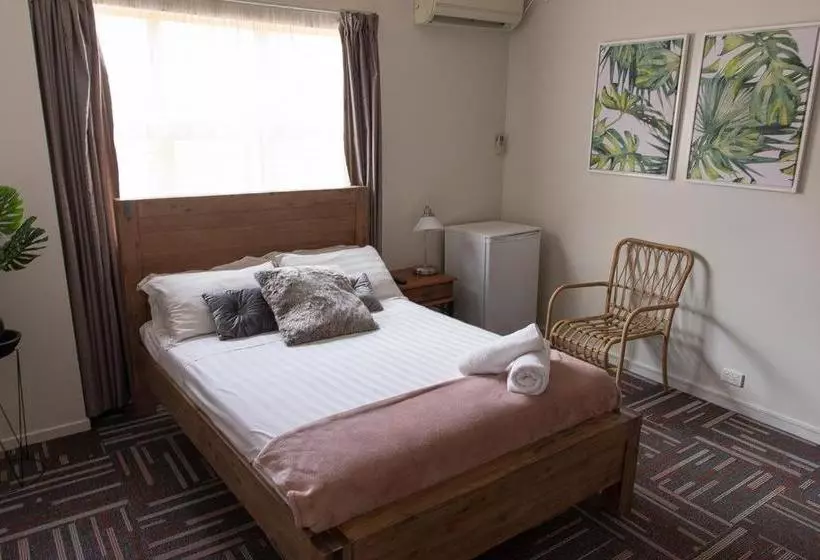 Wesley Art Studio Paint & Stay Plus Tour  Hostel