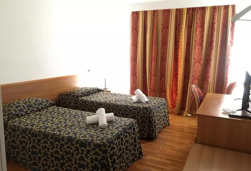 مسافرخانه Villa Strassoldo Ex Attianese Hotel Restaurant