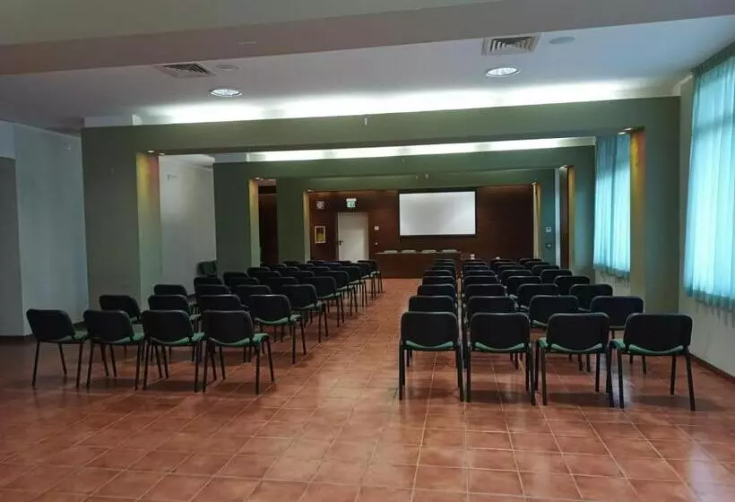 مسافرخانه Villa Strassoldo Ex Attianese Hotel Restaurant
