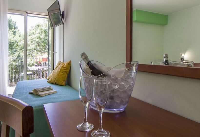 פונדק Poggio Active