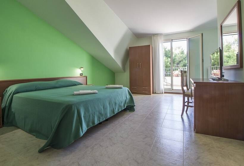 פונדק Poggio Active