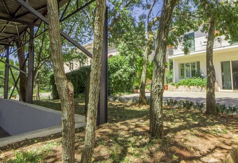 פונדק Poggio Active