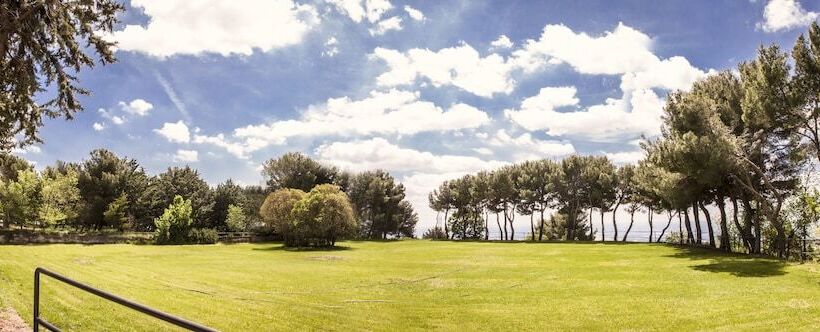 פונדק Poggio Active