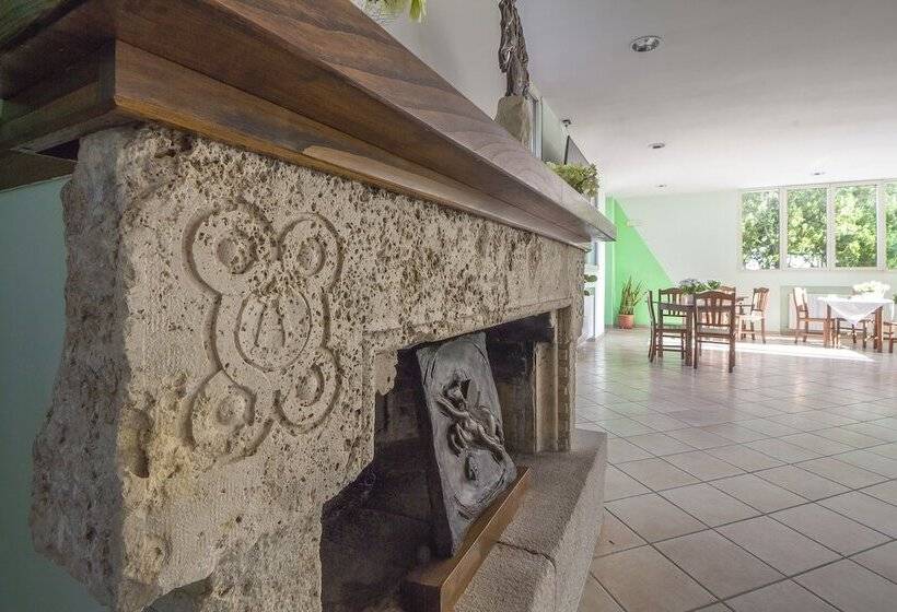 פונדק Poggio Active