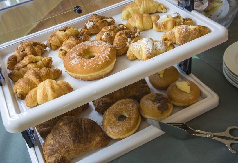 פונדק Poggio Active