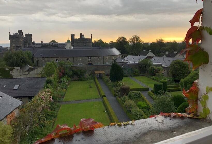 هتل Butler House & Garden