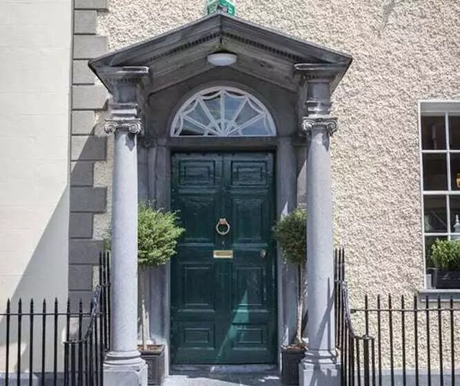 هتل Butler House & Garden
