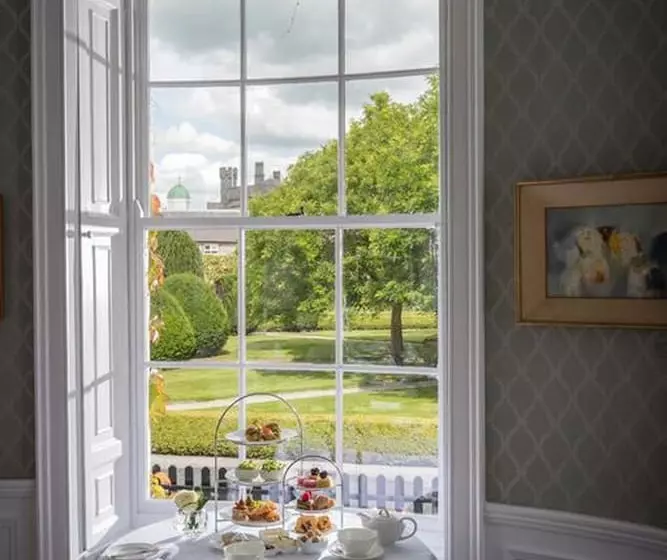 هتل Butler House & Garden