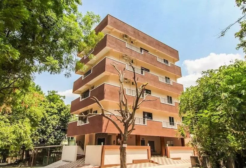 Itsy Hotels Riyas Grand