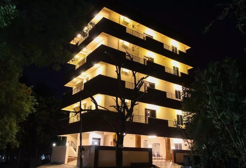 Itsy Hotels Riyas Grand