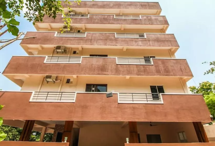 Itsy Hotels Riyas Grand