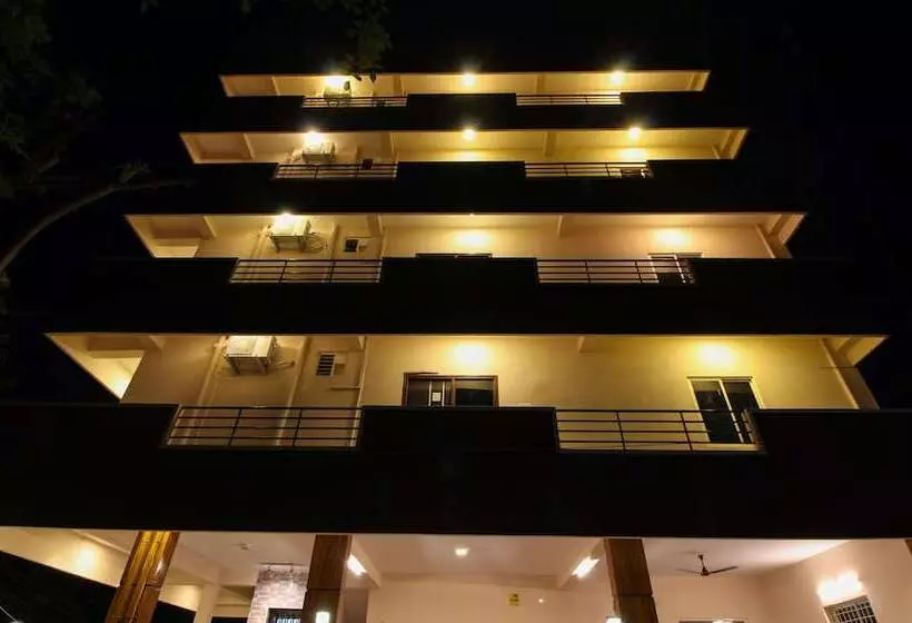 Itsy Hotels Riyas Grand