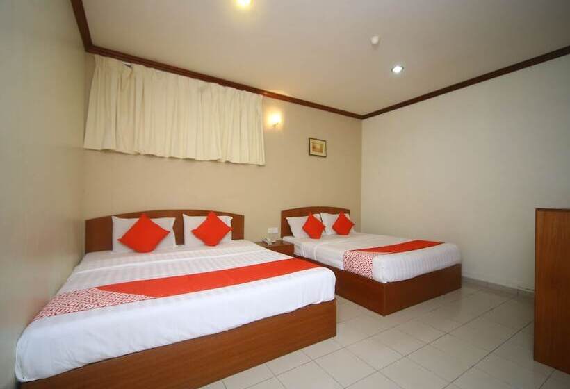 בית מלון כפרי London By Oyo Rooms