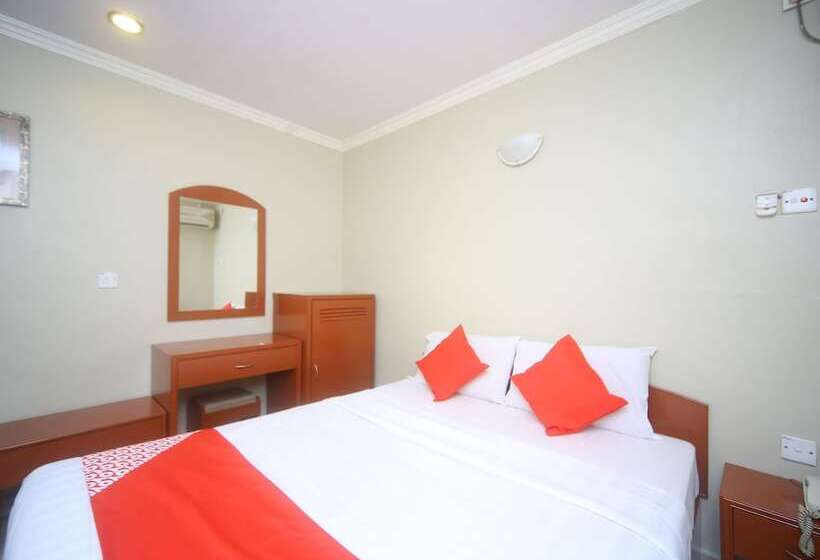 בית מלון כפרי London By Oyo Rooms