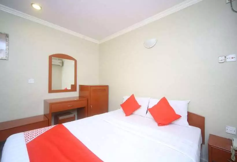 ホテル London By Oyo Rooms