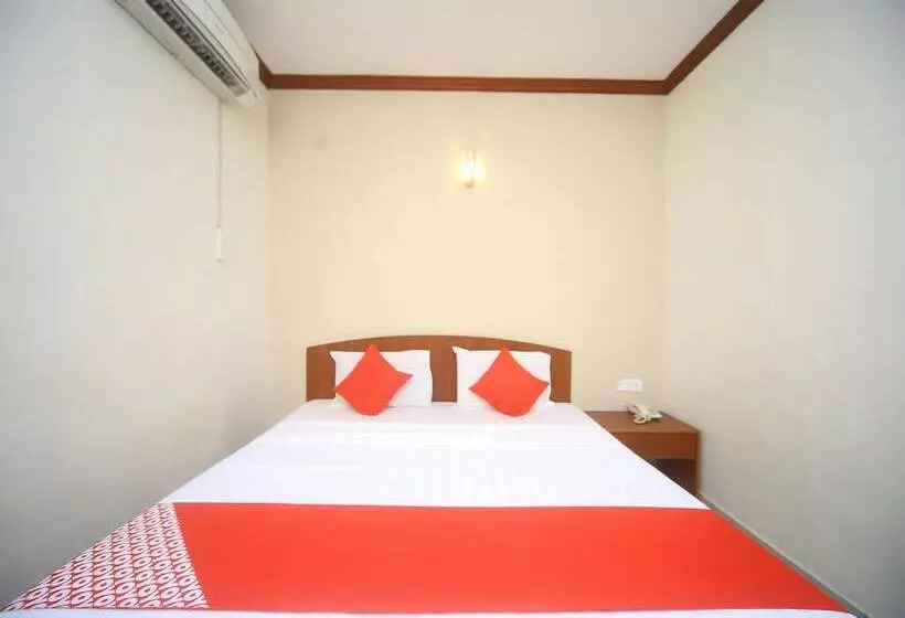 ホテル London By Oyo Rooms