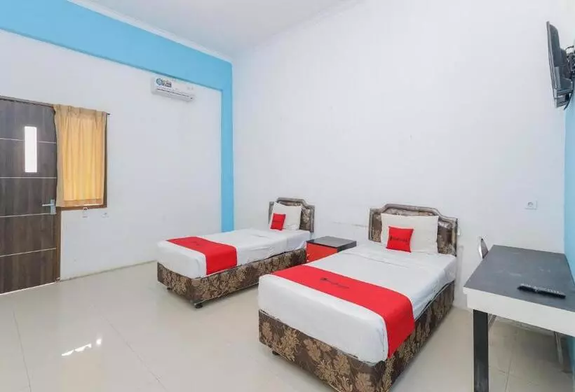 Hotelli Reddoorz At Bypass Town Square Mojokerto