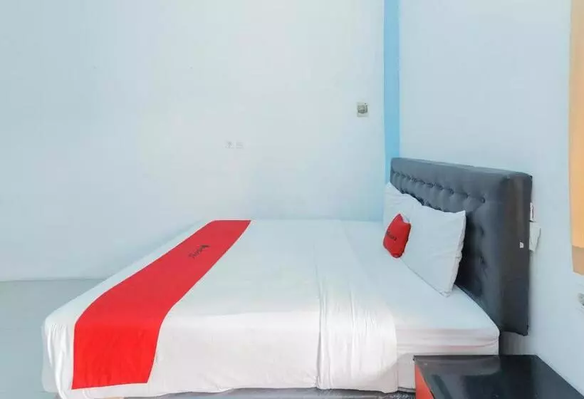 Hotelli Reddoorz At Bypass Town Square Mojokerto