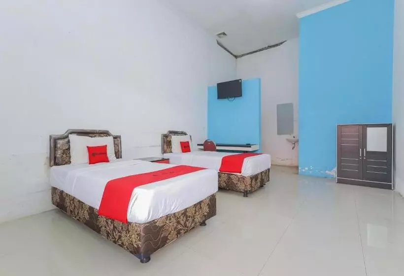 Hotelli Reddoorz At Bypass Town Square Mojokerto