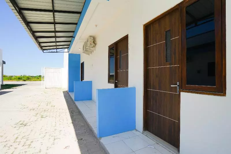 Hotelli Reddoorz At Bypass Town Square Mojokerto